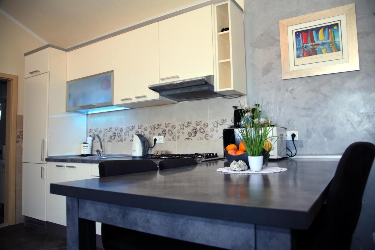 Apartment Del Mar Vinišće Eksteriør bilde